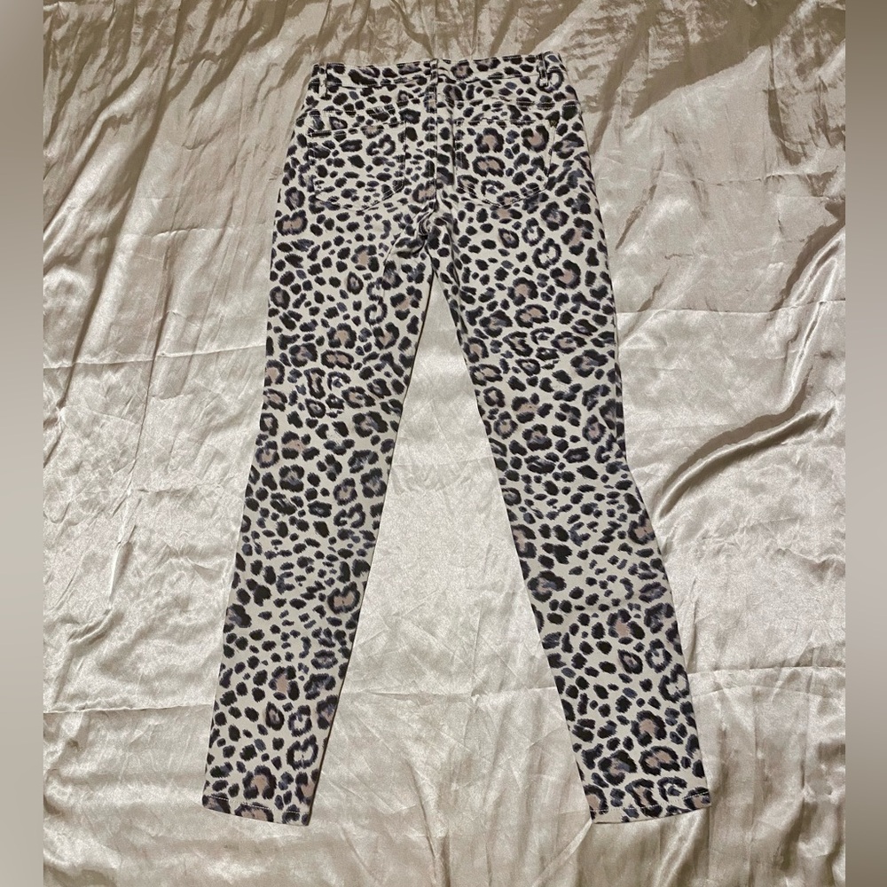 💜 Victoria’s Secret Siren 💜 Mid Rise Leopard Jeans